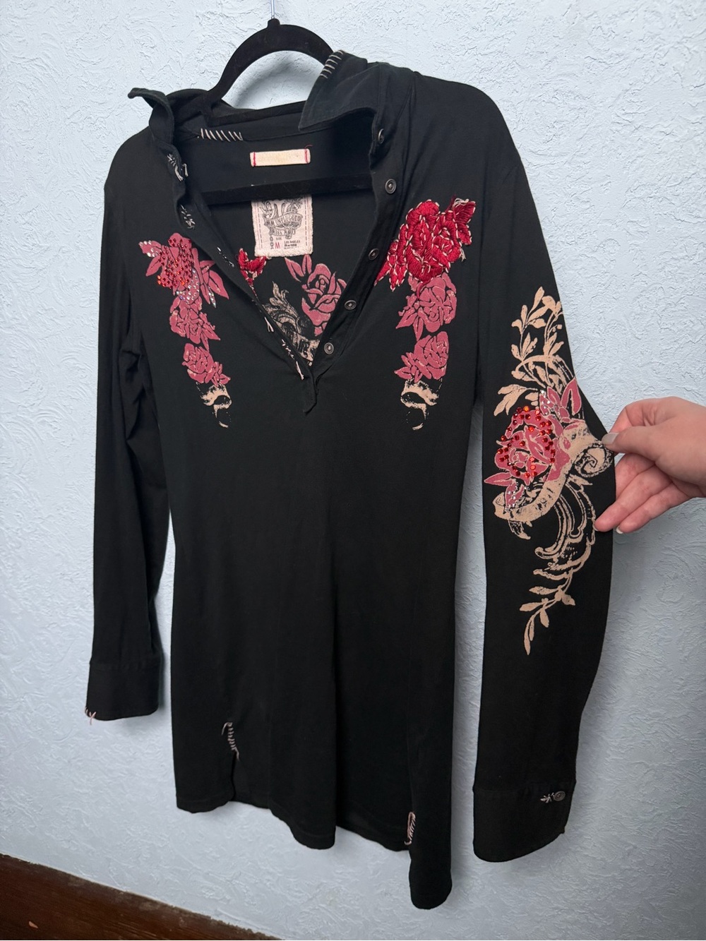 Miss Me Y2K Black Long Sleeve V-Neck Top with Pink Floral Embroidery